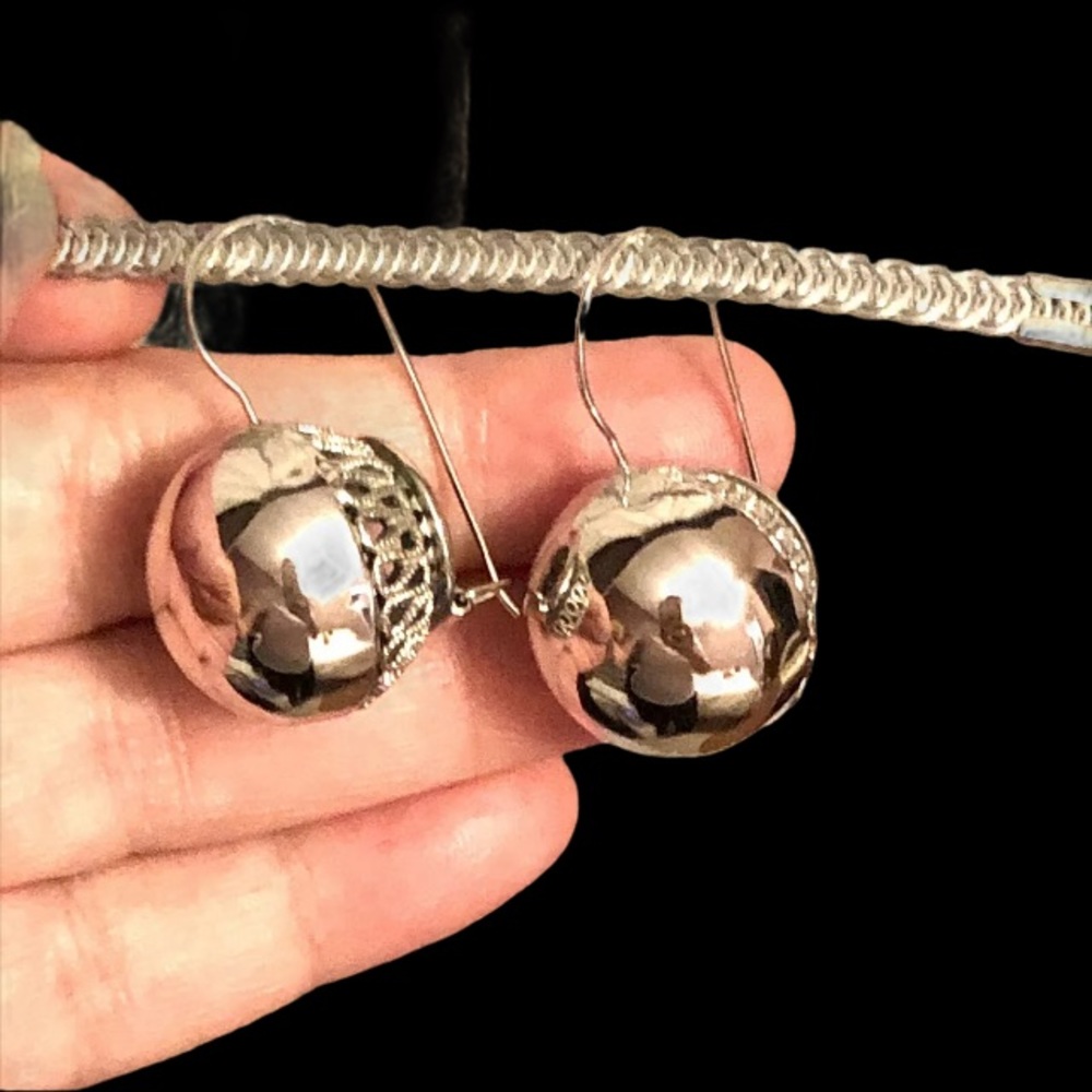 18k gold Stunning sterling silver ball earrings